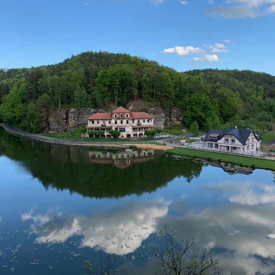 Penzion A Kemp Harasov Vysoka  Buitenkant foto
