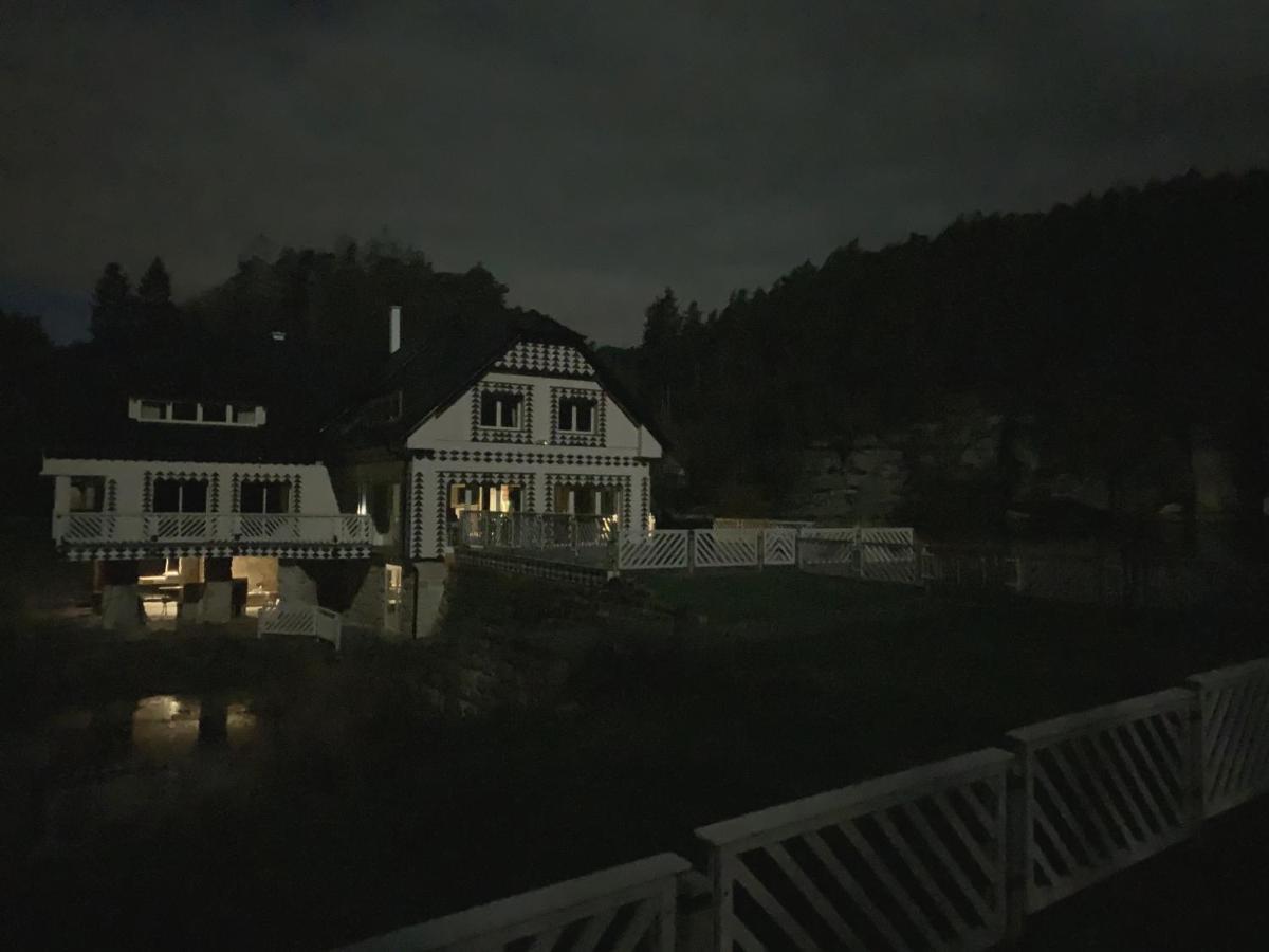 Penzion A Kemp Harasov Vysoka  Buitenkant foto