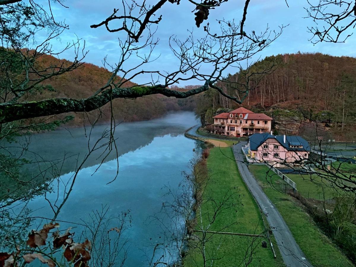 Penzion A Kemp Harasov Vysoka  Buitenkant foto