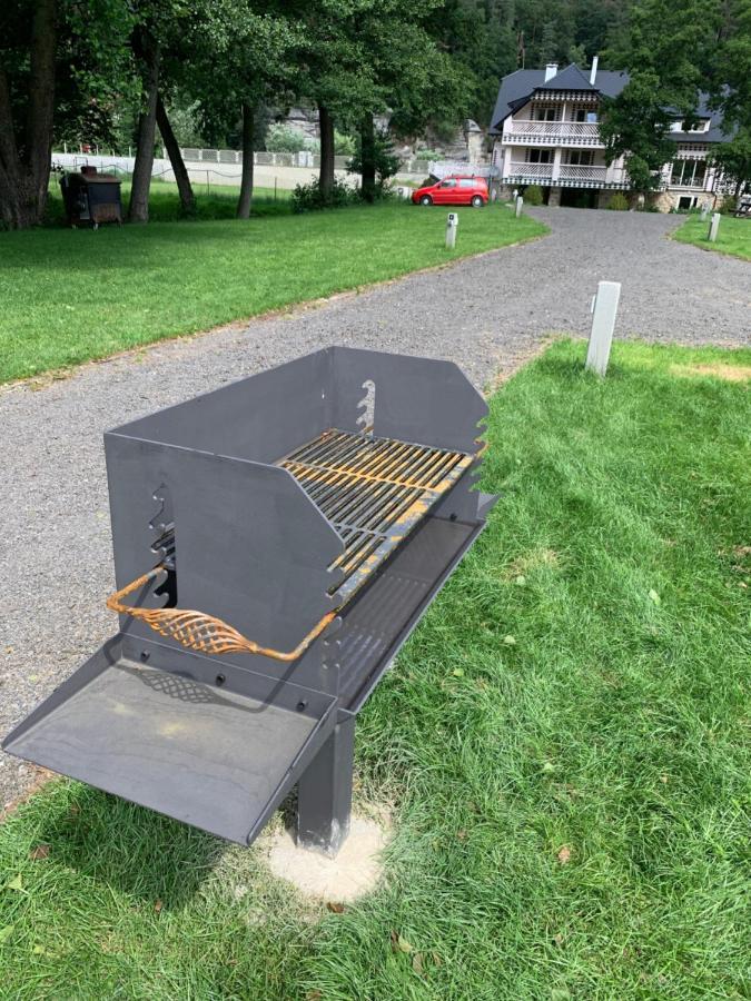 Penzion A Kemp Harasov Vysoka  Buitenkant foto